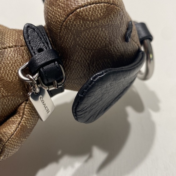 Coach X Peanuts Snoopy BagCharm SIGNATURE Canvas Purse Keychain Logo Limited - Picture 8 of 9